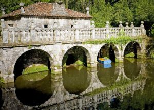 Monasteries, "Pazos" and romanesque art route